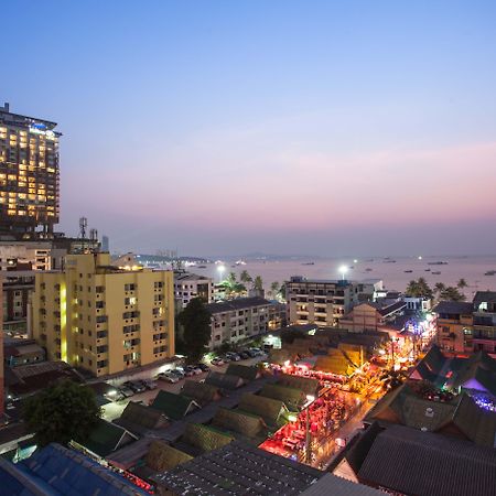 Eastiny Seven Hotel Pattaya Exteriör bild