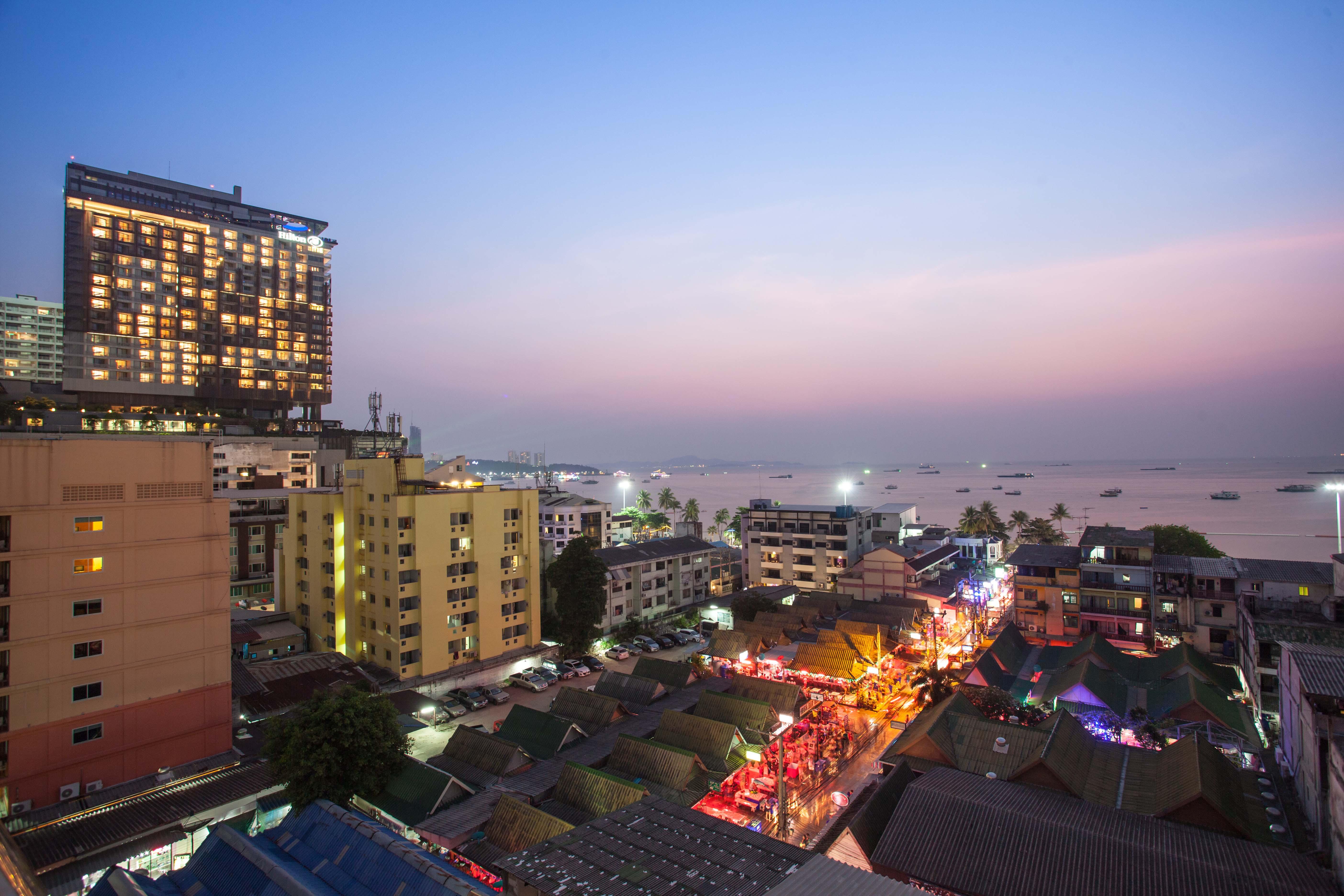 Eastiny Seven Hotel Pattaya Exteriör bild